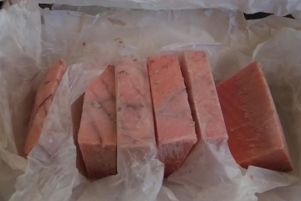 BLUEFIN TUNA    (AKAMI)