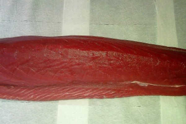 FRESH TUNA LOIN   No Blood  With Skin      INDONESIA